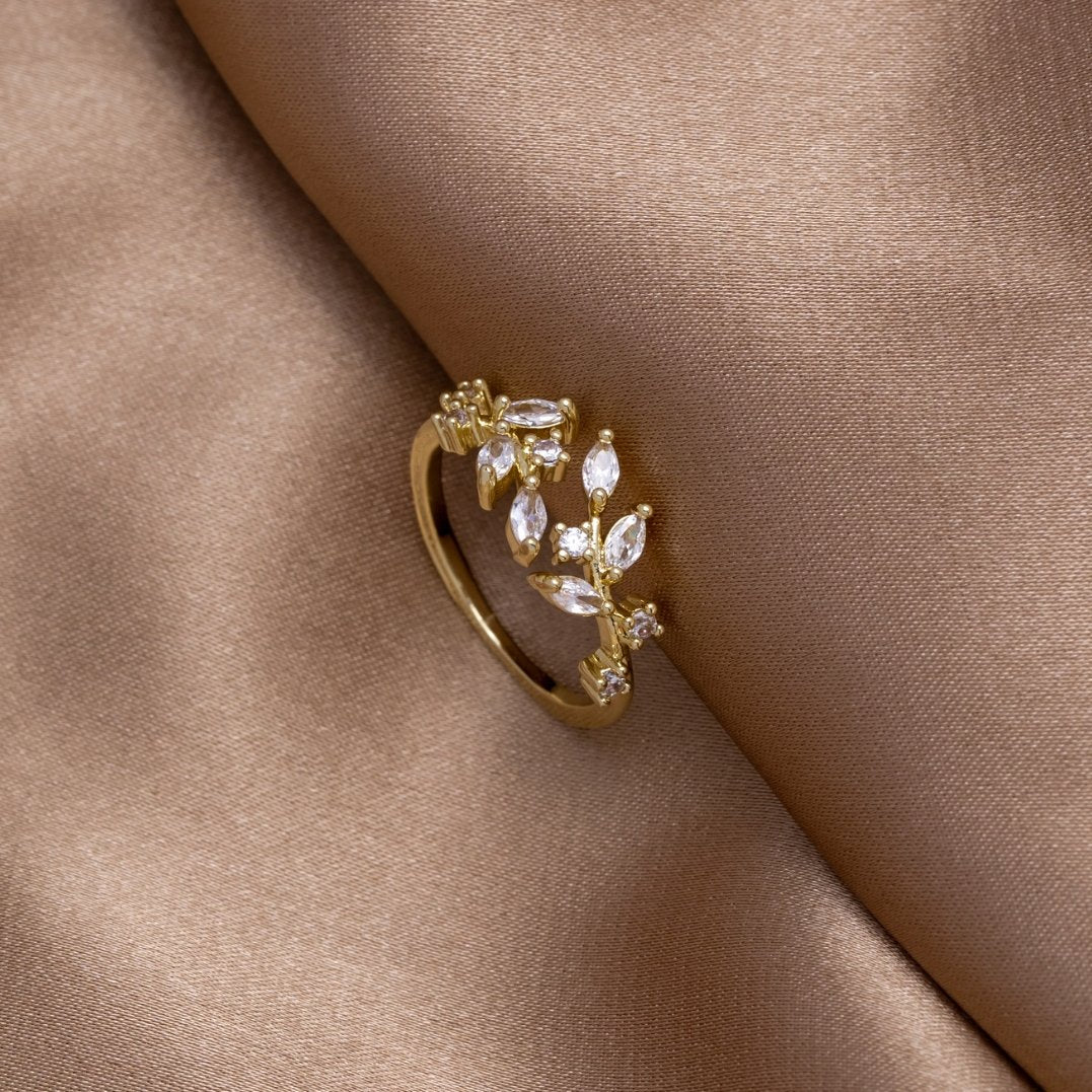 18K Gold Crystal Vine Ring - Image 7