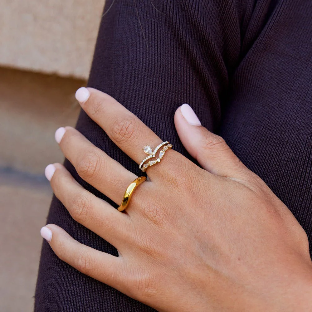 18K Gold Lilly Crystal Ring - Image 2