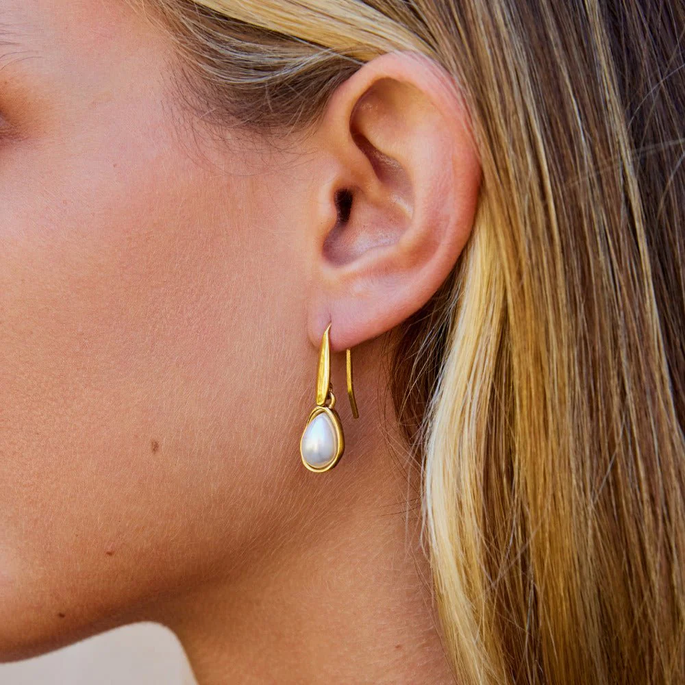 Agatha Pearl Drop Earrings - Image 2