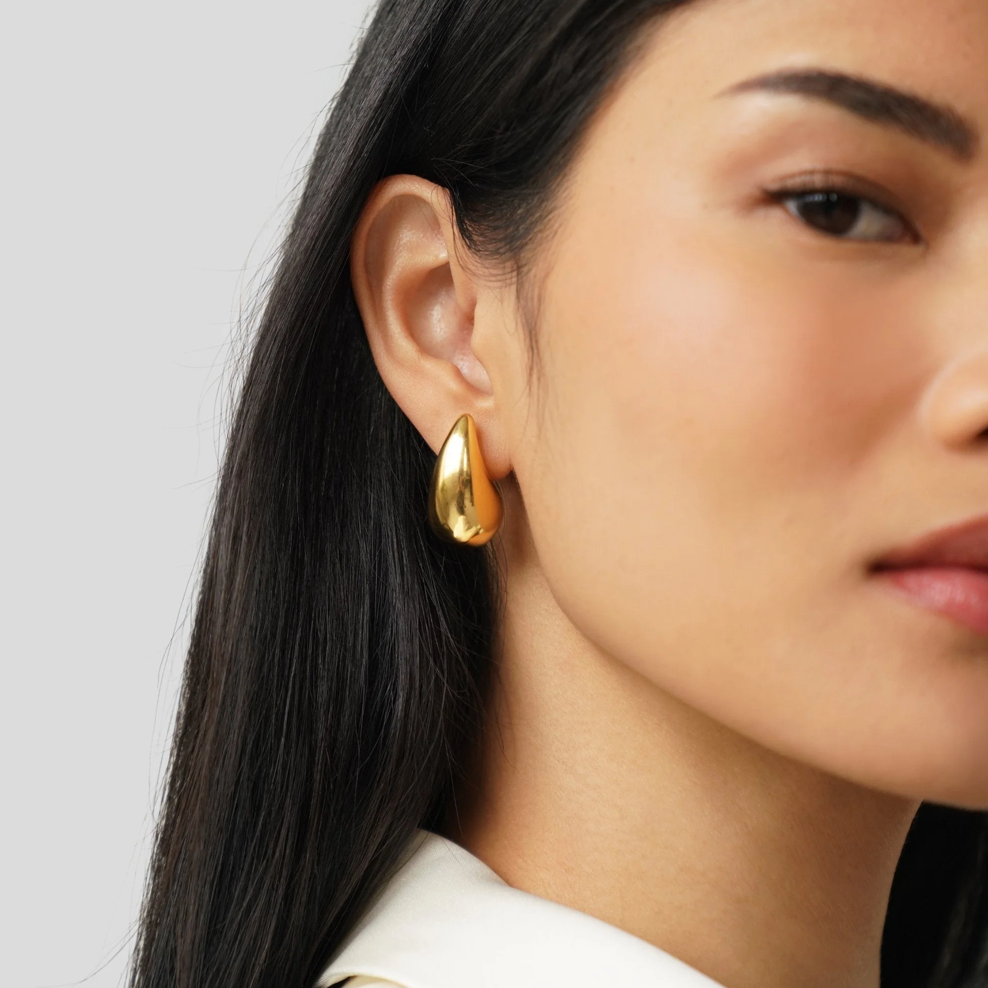 Amara Gold Teardrop Earrings - Image 6