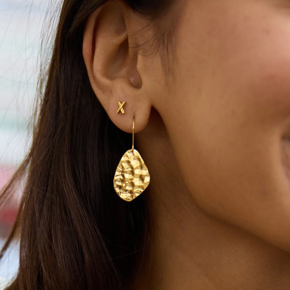 Amaya Hammered Gold Drop Earrings - Image 2