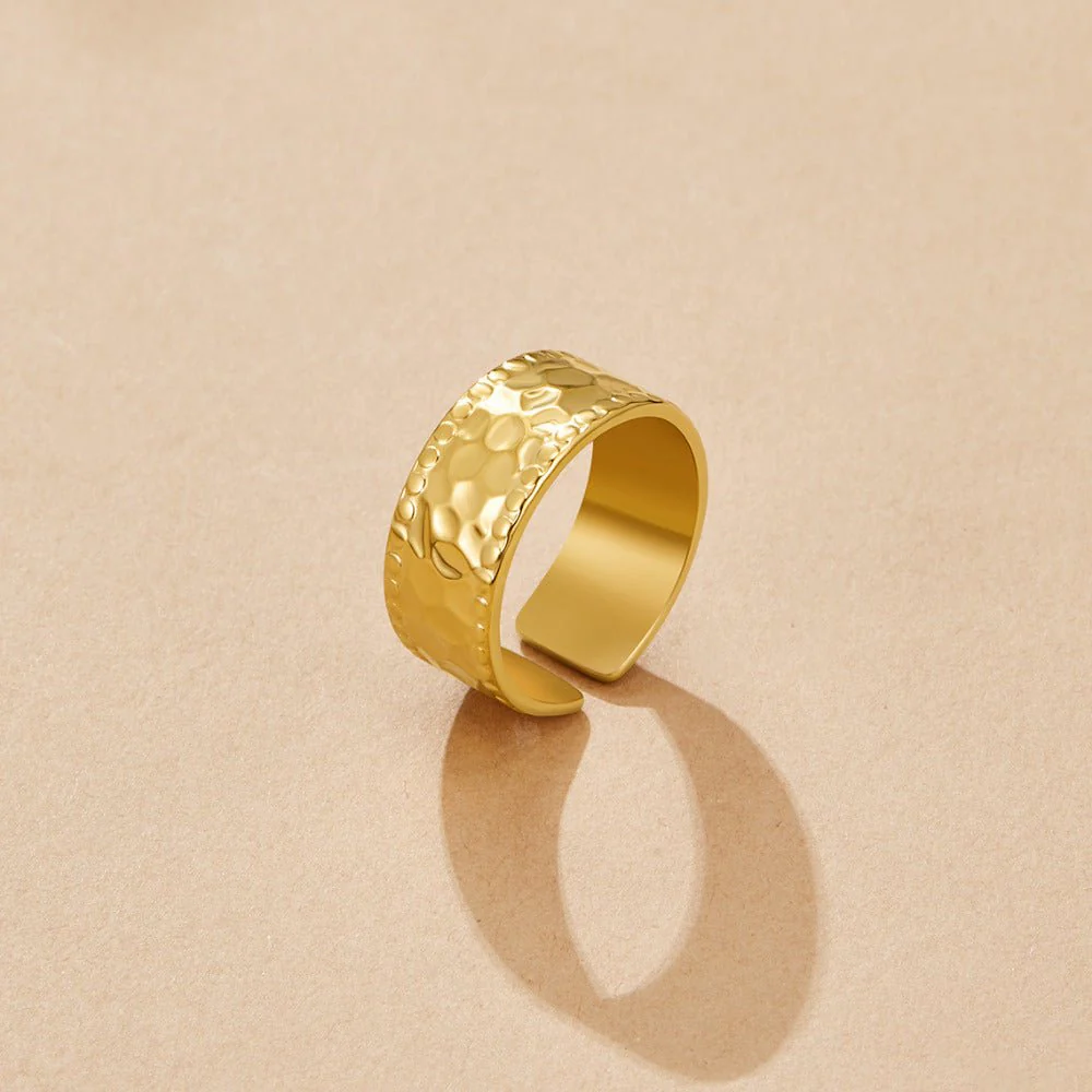 Amaya Hammered Gold Ring - Image 4