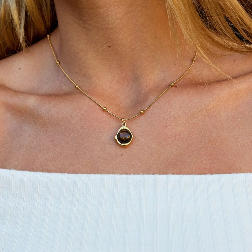 Amber Stone Pendant Necklace - Image 2