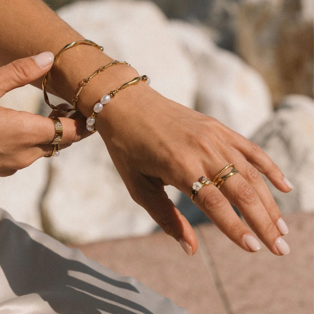Ara Twisted Crossed Ring - Image 3