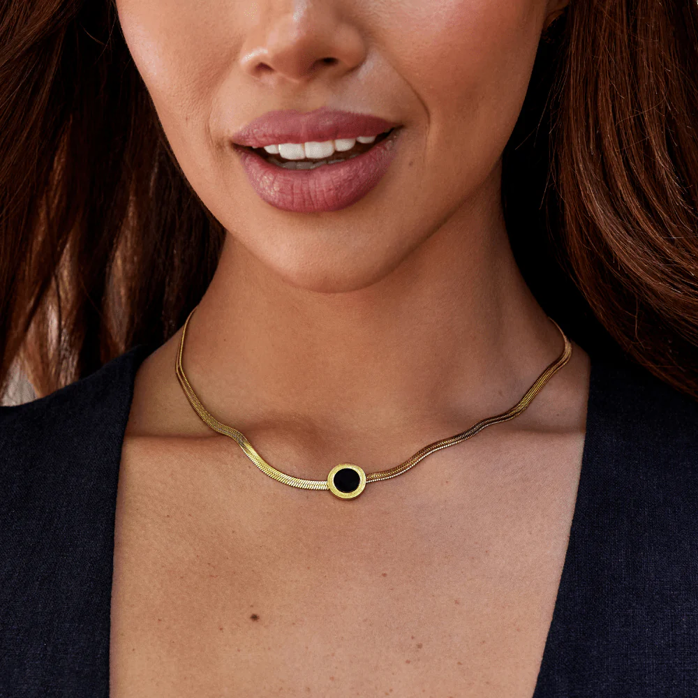 Azalea Black Pendant Necklace - Image 2