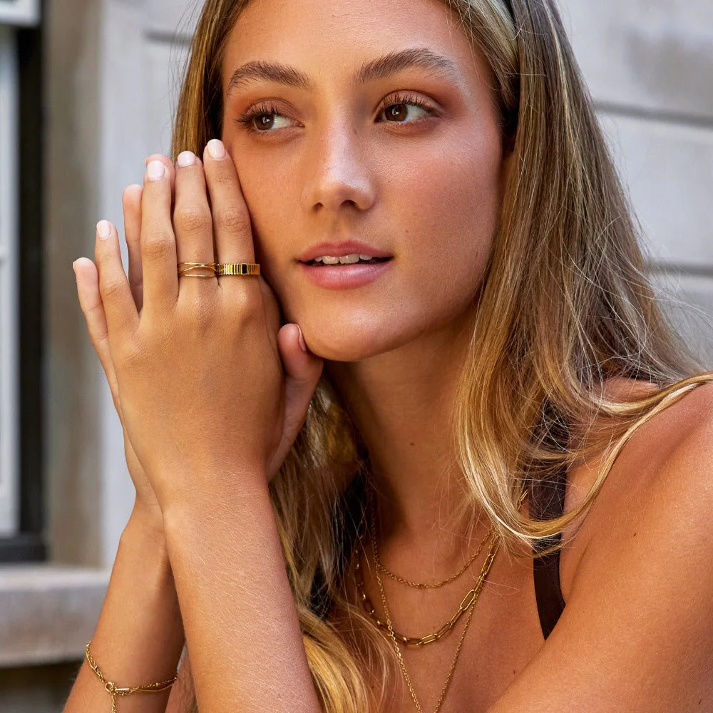 Black Crystal Ribbed Ring - Image 4