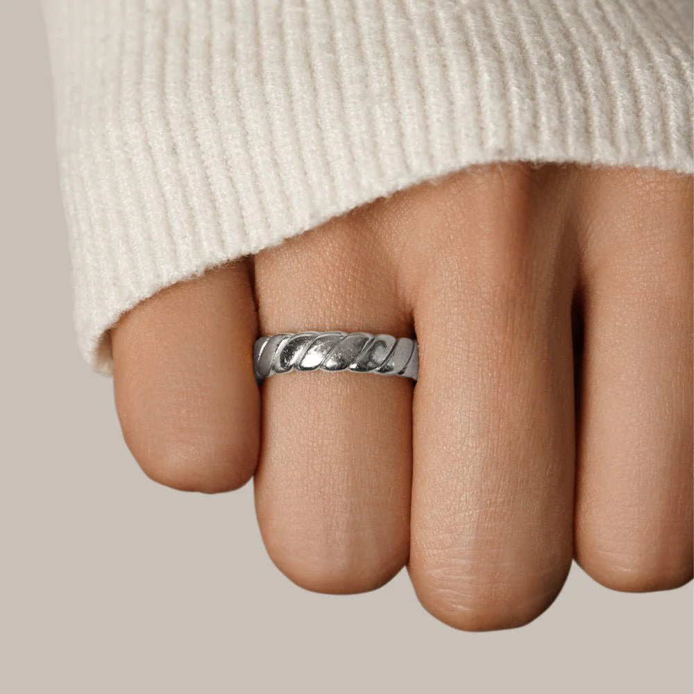 Calira Twisted Infinity Silver Ring - Image 2