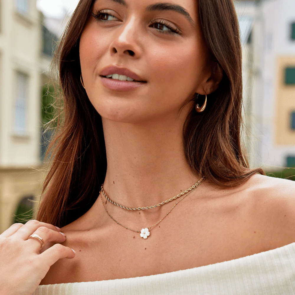 Calla Gold Twisted Chain Necklace - Image 3