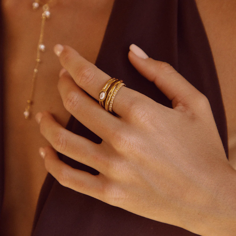 Chunky Pearl 18K Gold Ring - Image 3