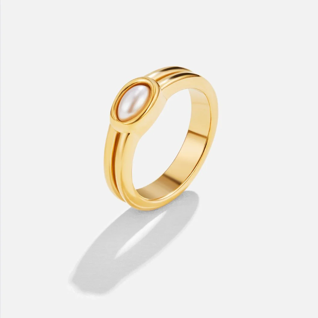 Chunky Pearl 18K Gold Ring - Image 4