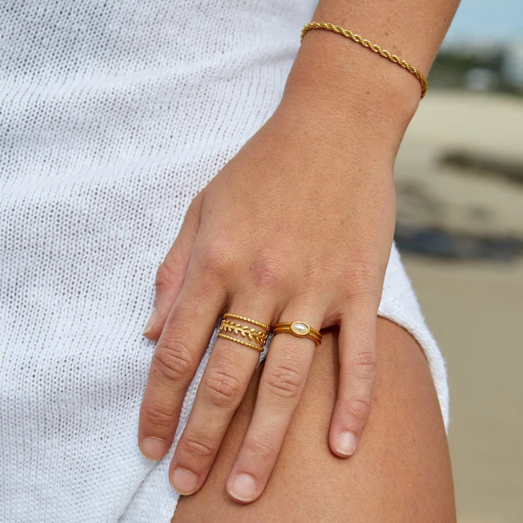 Chunky Pearl 18K Gold Ring - Image 5