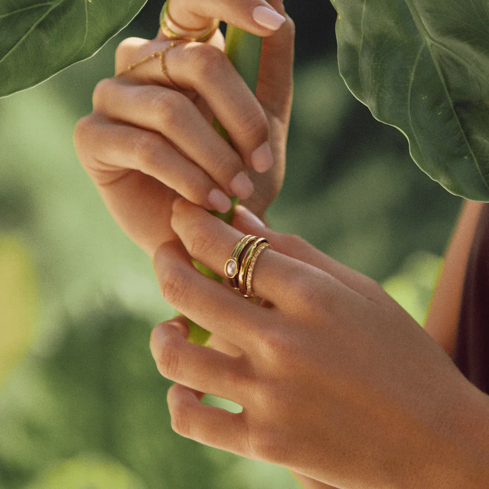 Chunky Pearl 18K Gold Ring - Image 6