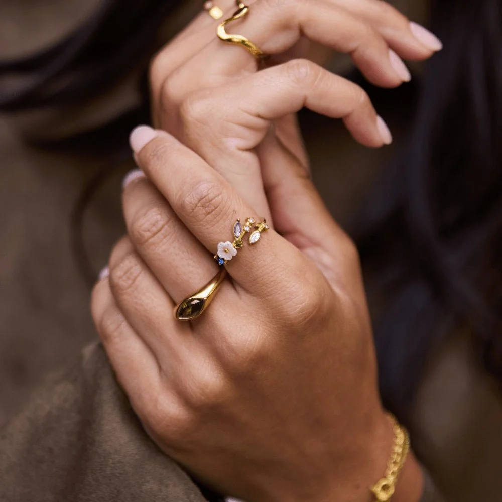 Crystal White Blossom Ring Gold - Image 6