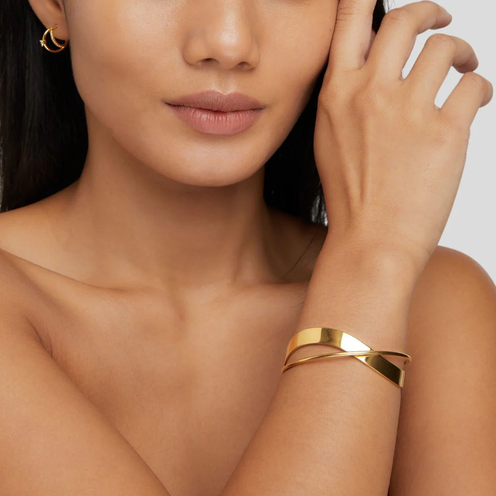 Eve Gold Bangle - Image 5