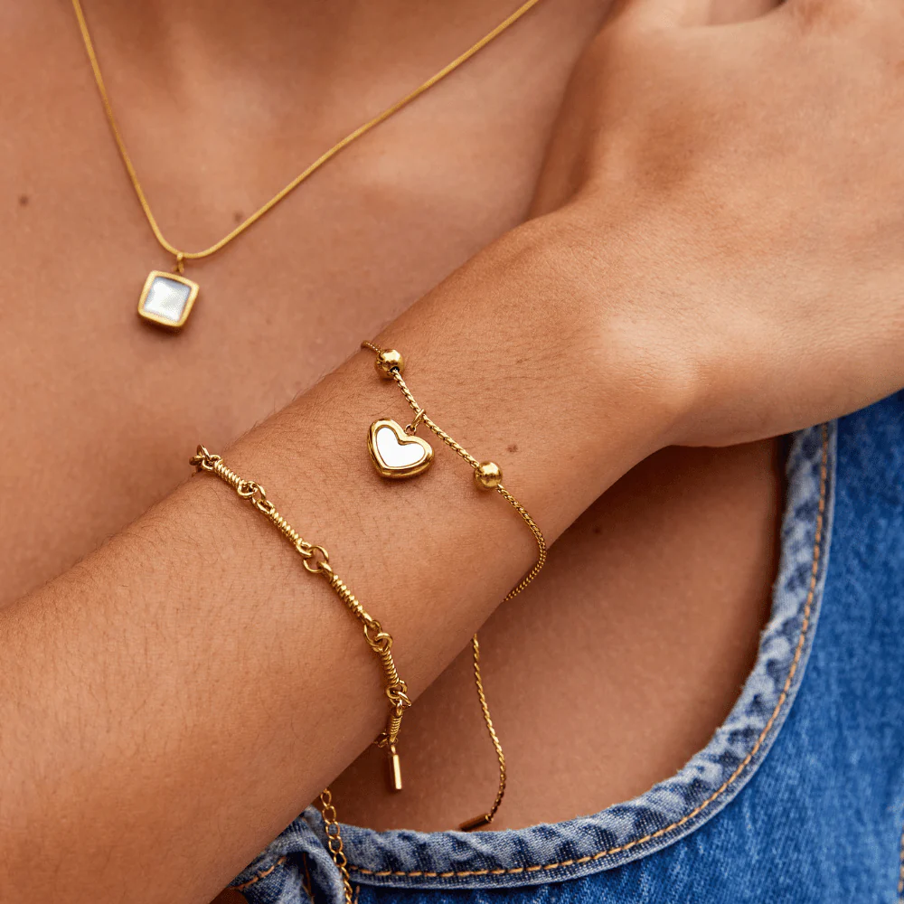 Figaro Gold Knot Chain Bracelet - Image 2