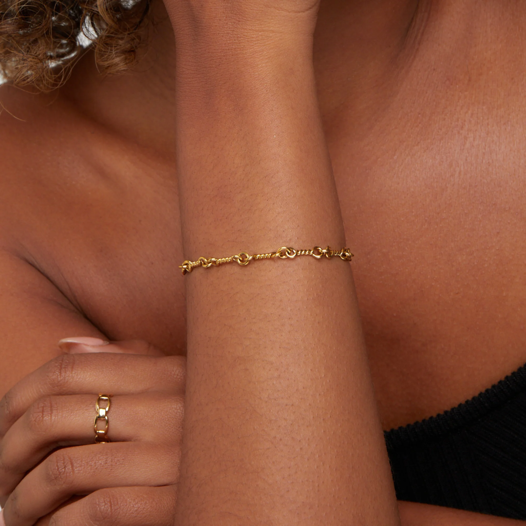 Figaro Gold Knot Chain Bracelet - Image 6