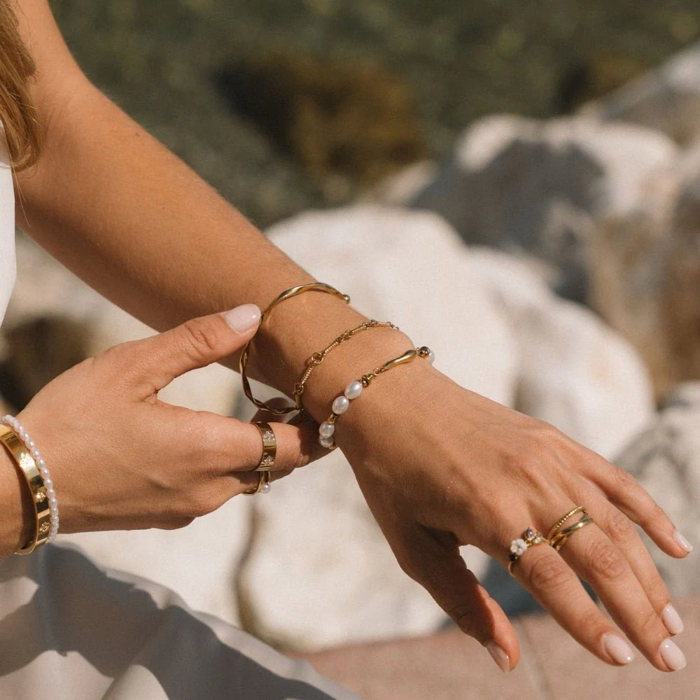 Figaro Gold Knot Chain Bracelet - Image 7