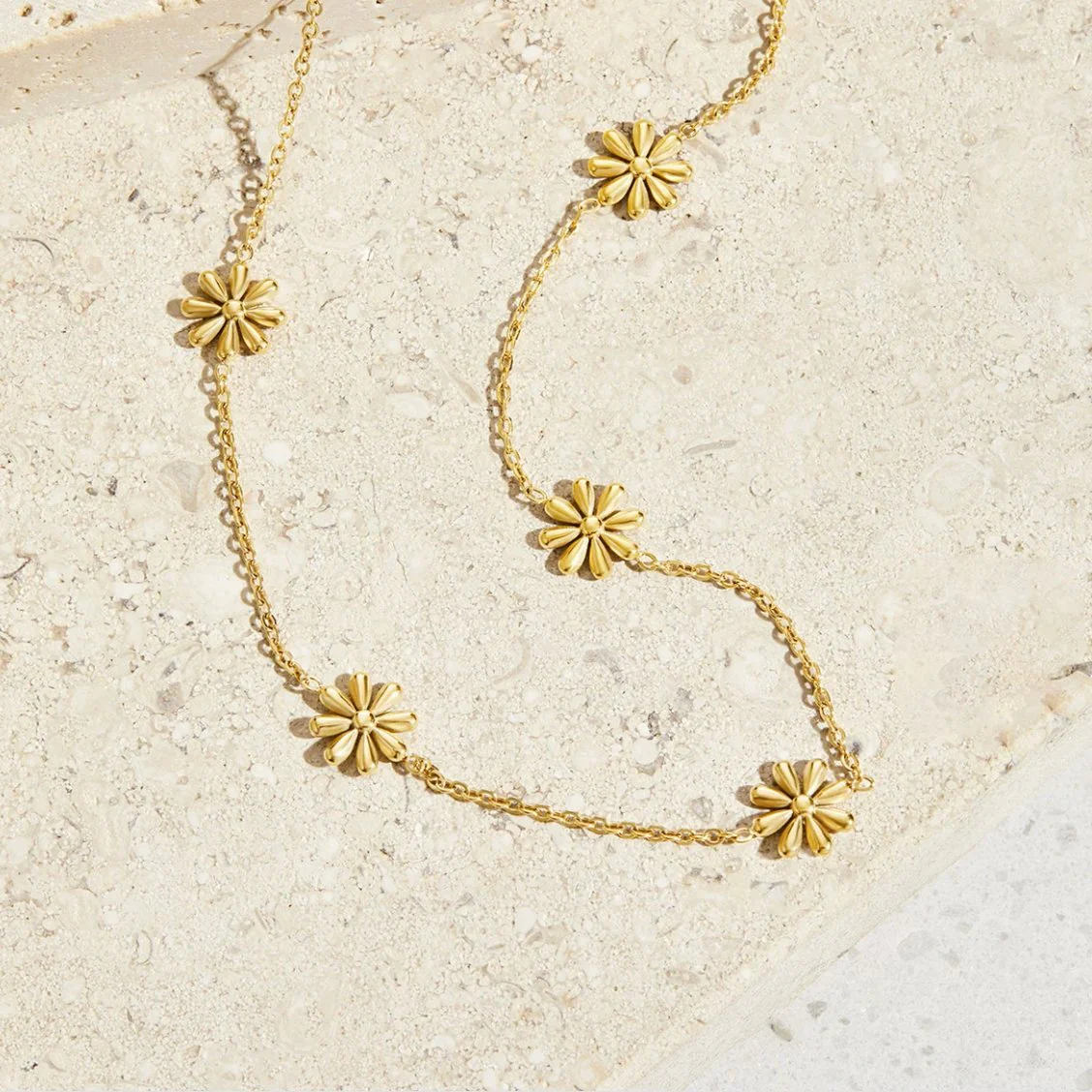 Flower Power 18K Gold Necklace - Image 4