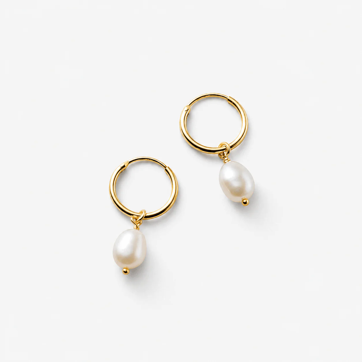 Freshwater Pearl Bella Hoop Earrings - Image 3