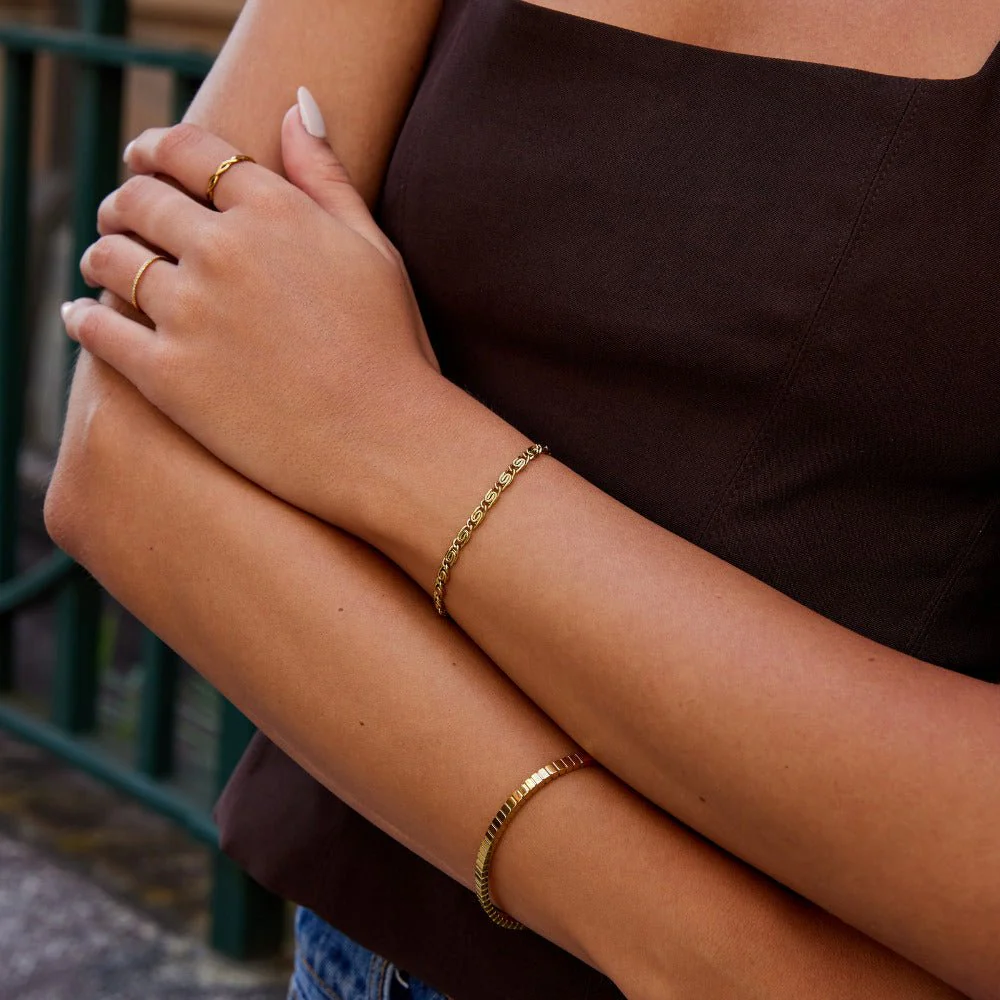Gold Swirl Link Chain Bracelet - Image 5