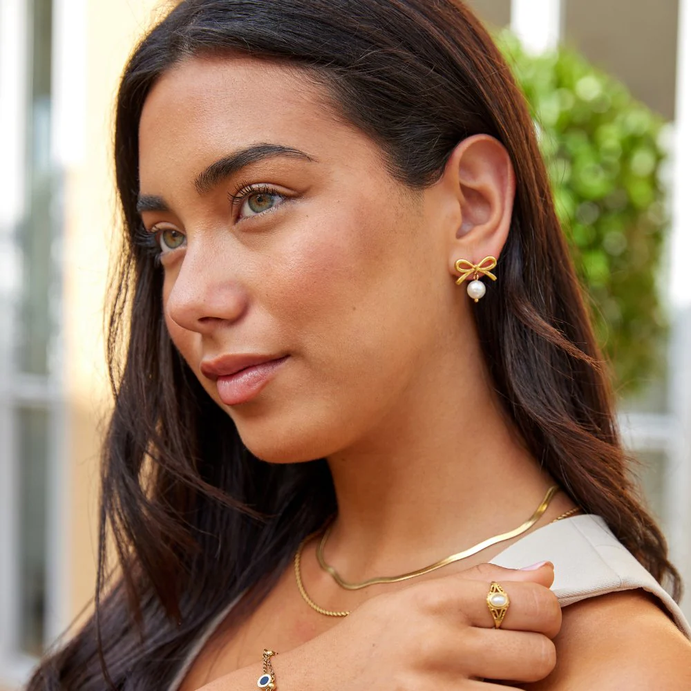 Laila Bow Pearl Earrings - Image 3