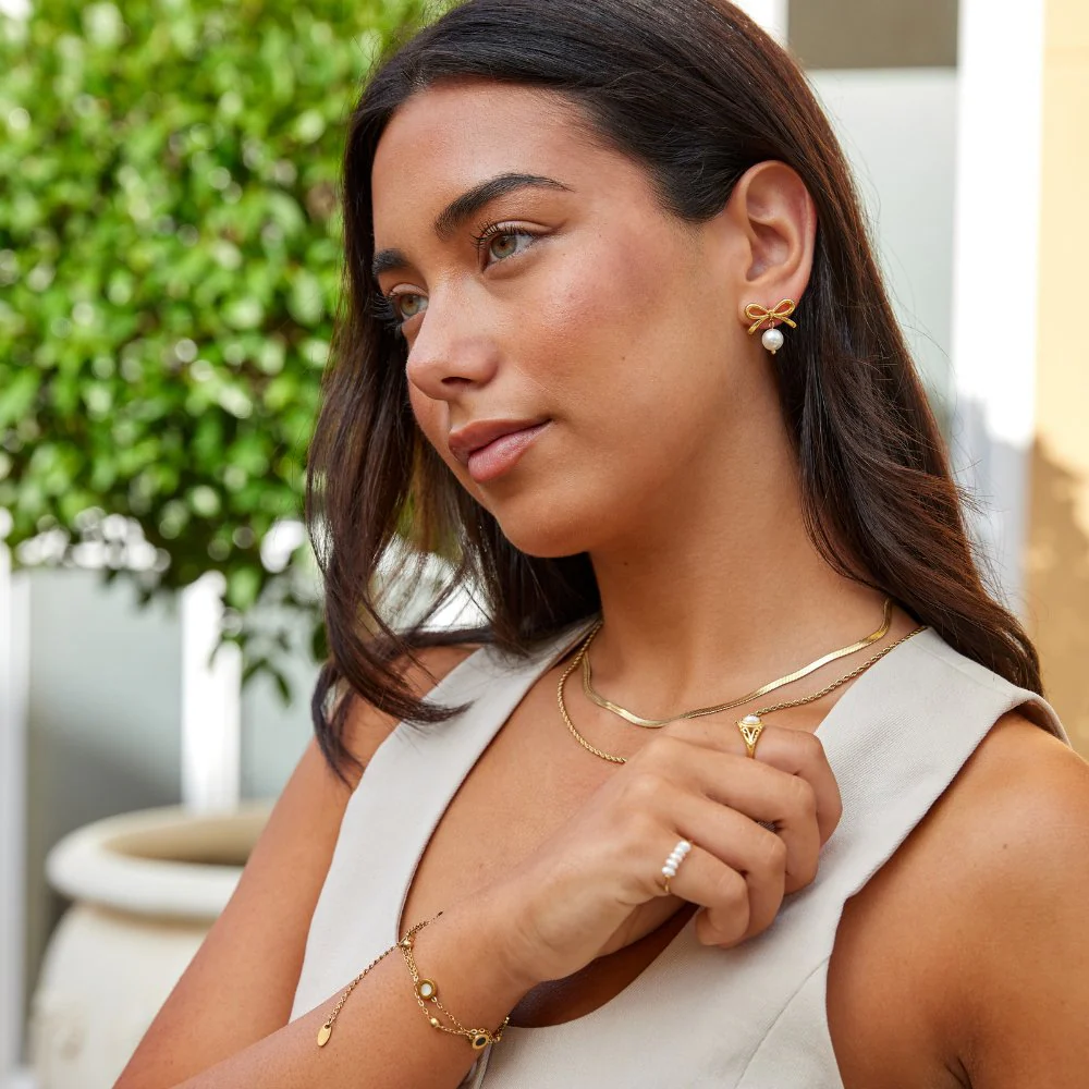 Laila Bow Pearl Earrings - Image 5