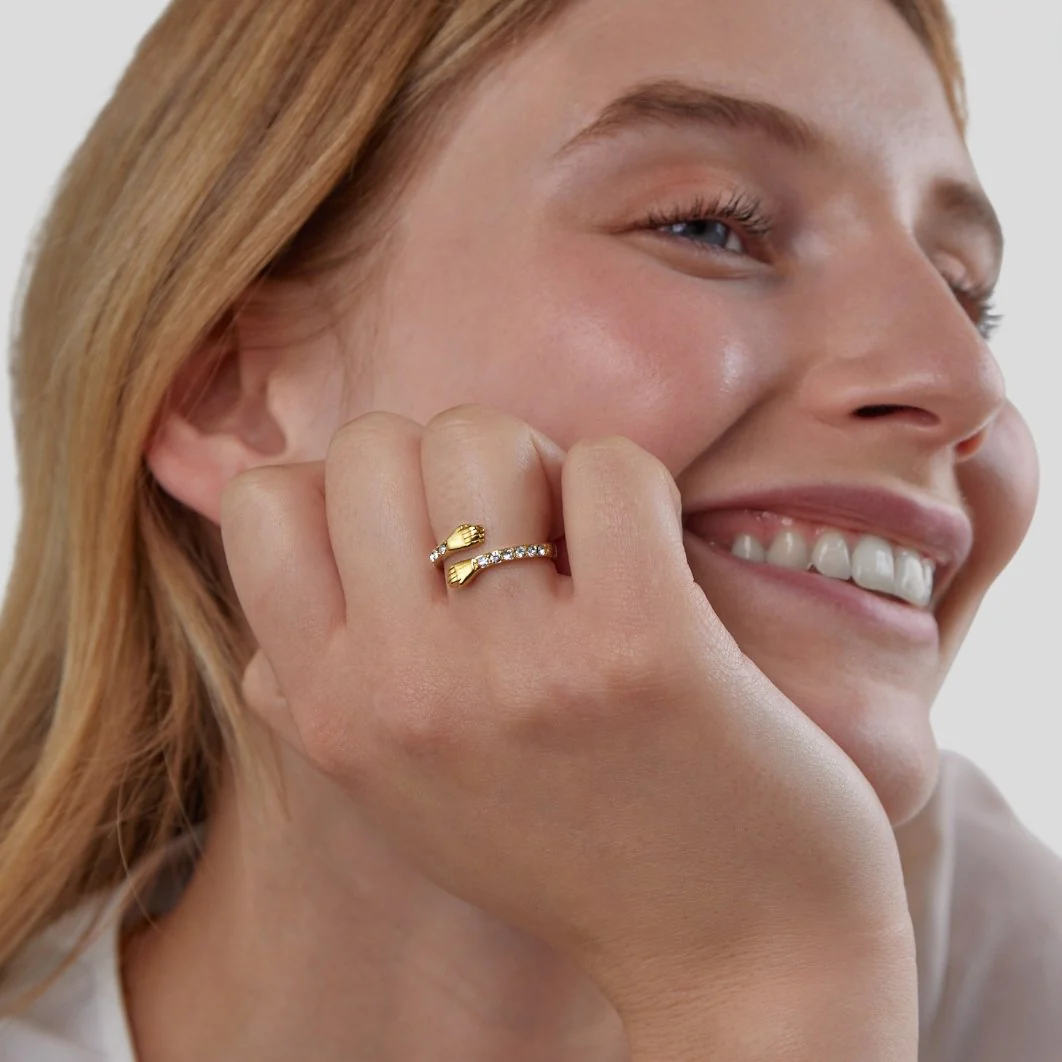 'Hug Me Forever' 18K Gold Ring - Image 4