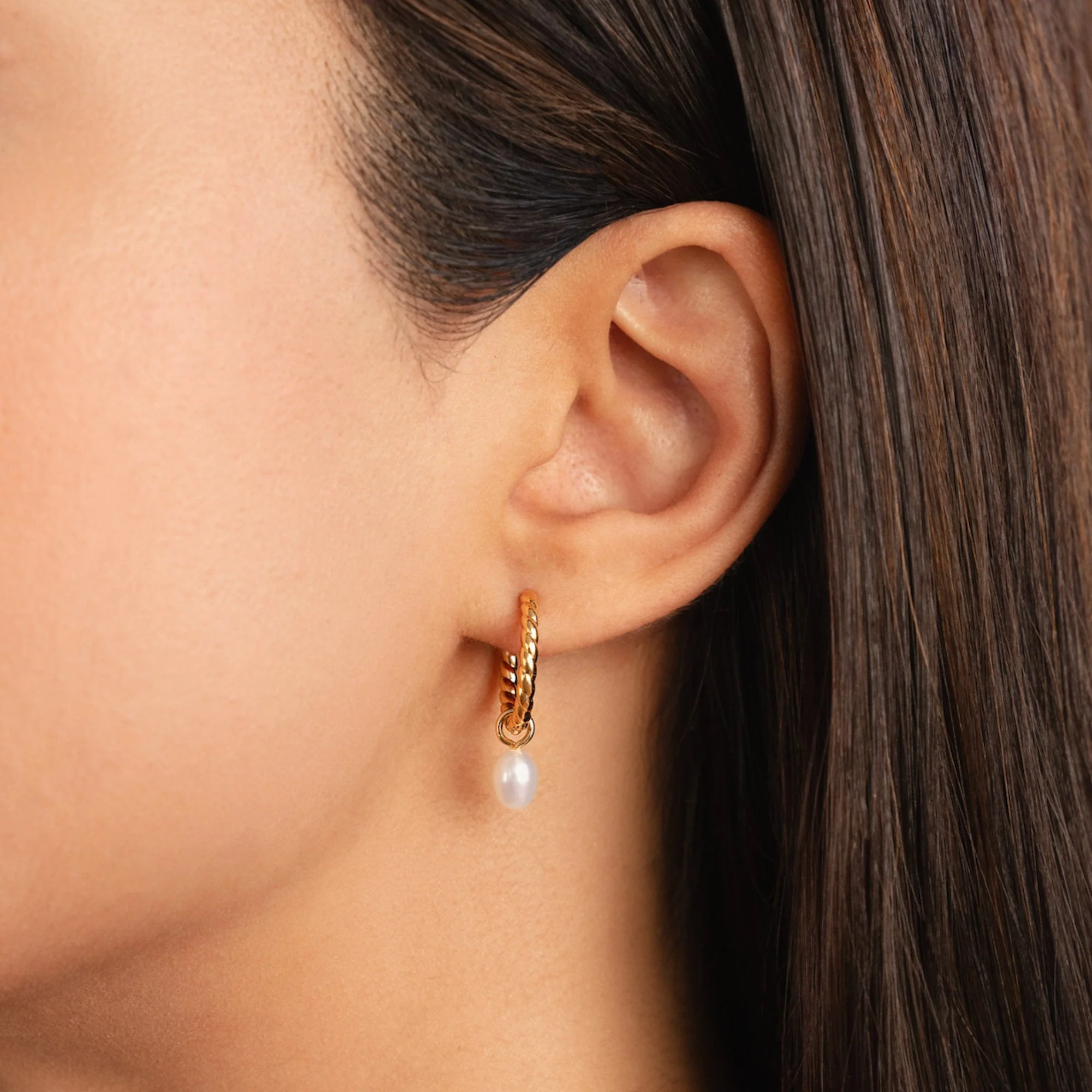 Layla Pearl Twist Earrings - Image 2