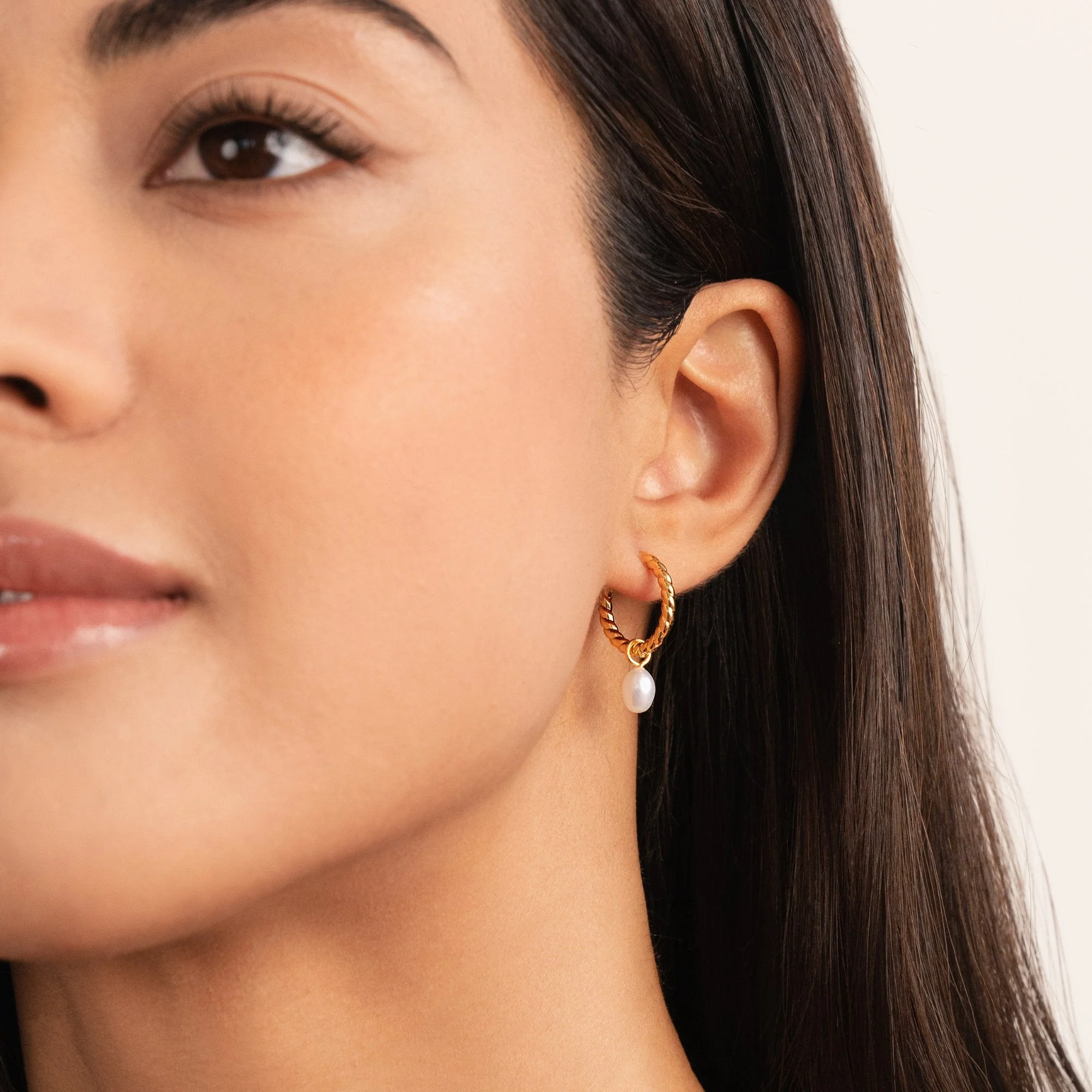 Layla Pearl Twist Earrings - Image 5