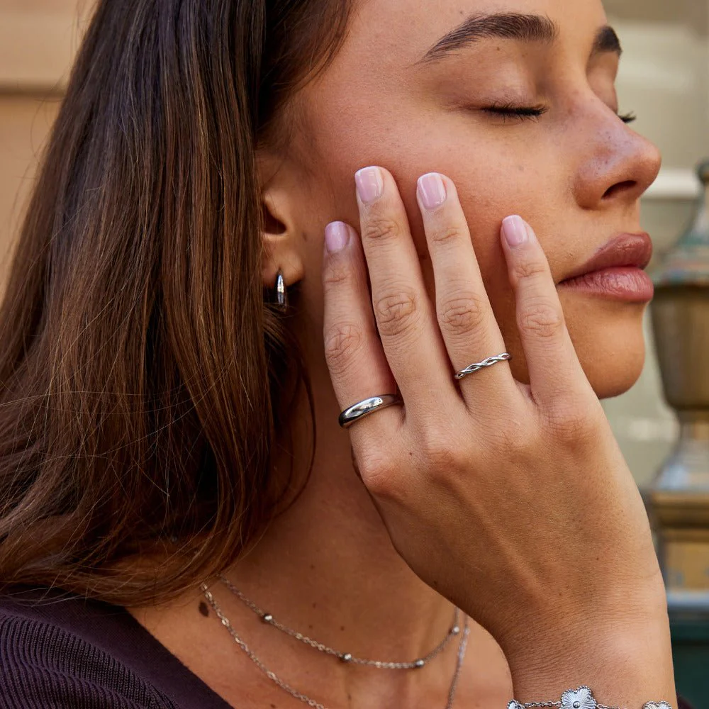 Lois Silver Band Ring - Image 4