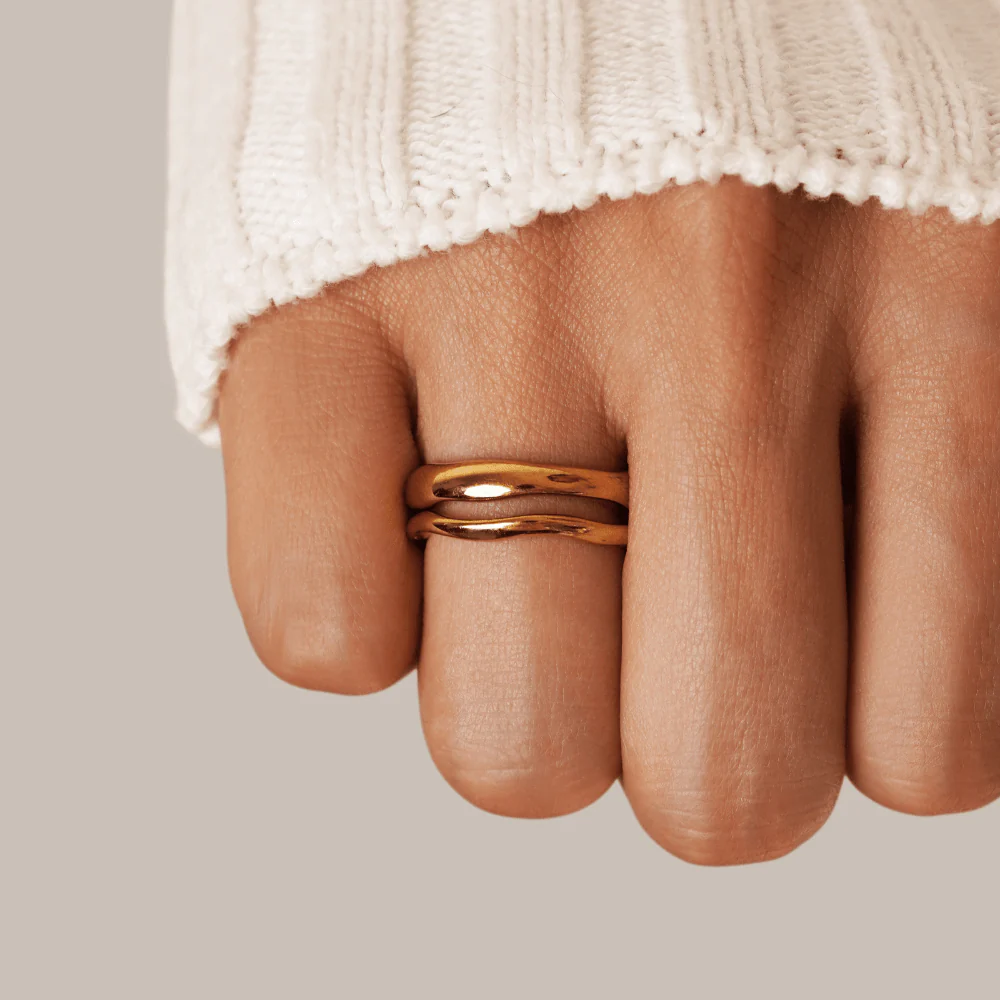 Madison Thin Wave Ring - Image 5