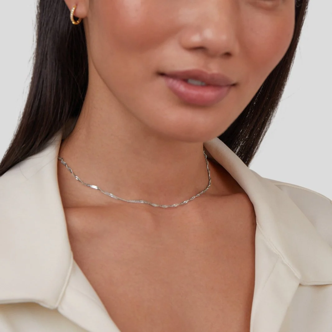 Mila Twist Silver Chain Necklace - Image 3