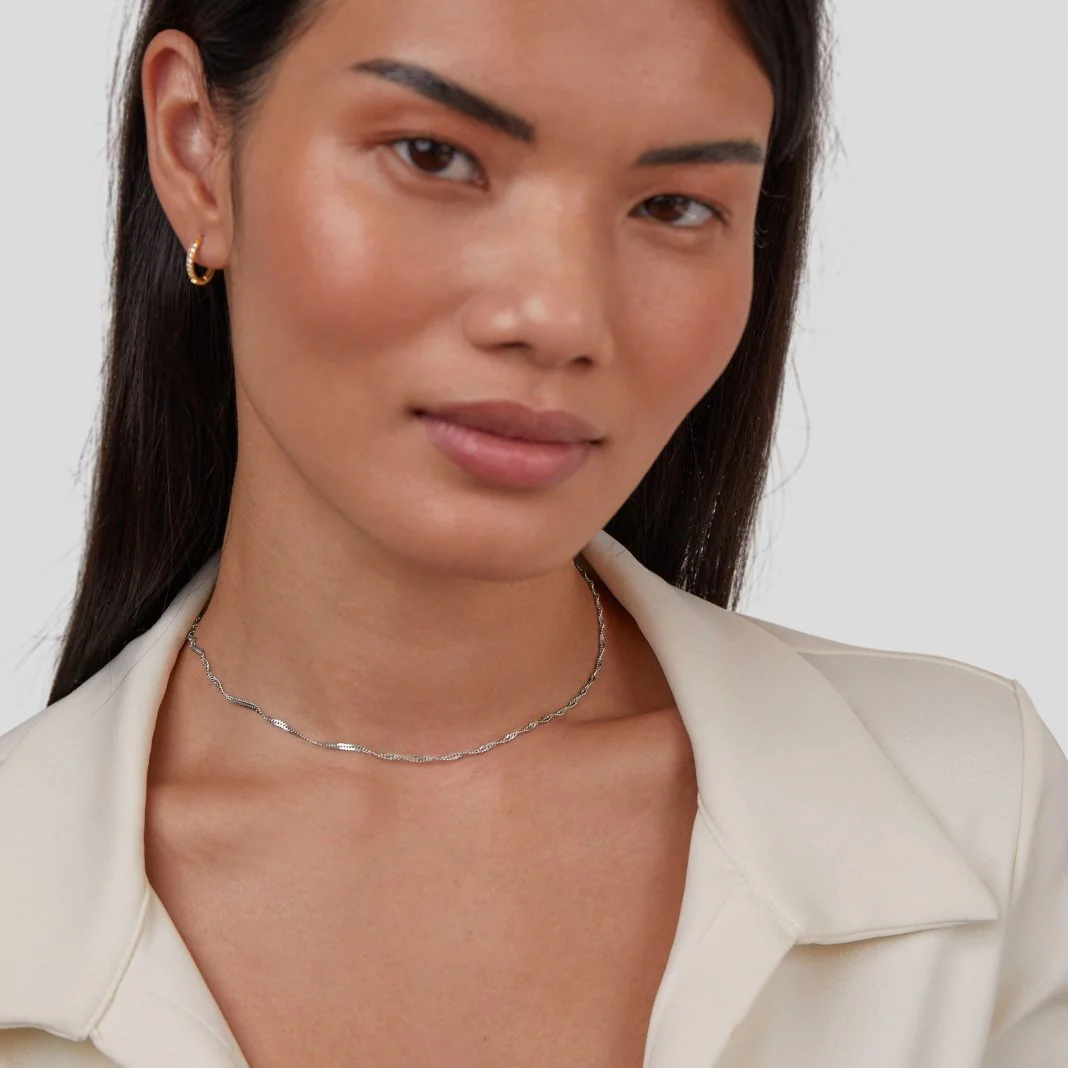 Mila Twist Silver Chain Necklace - Image 4