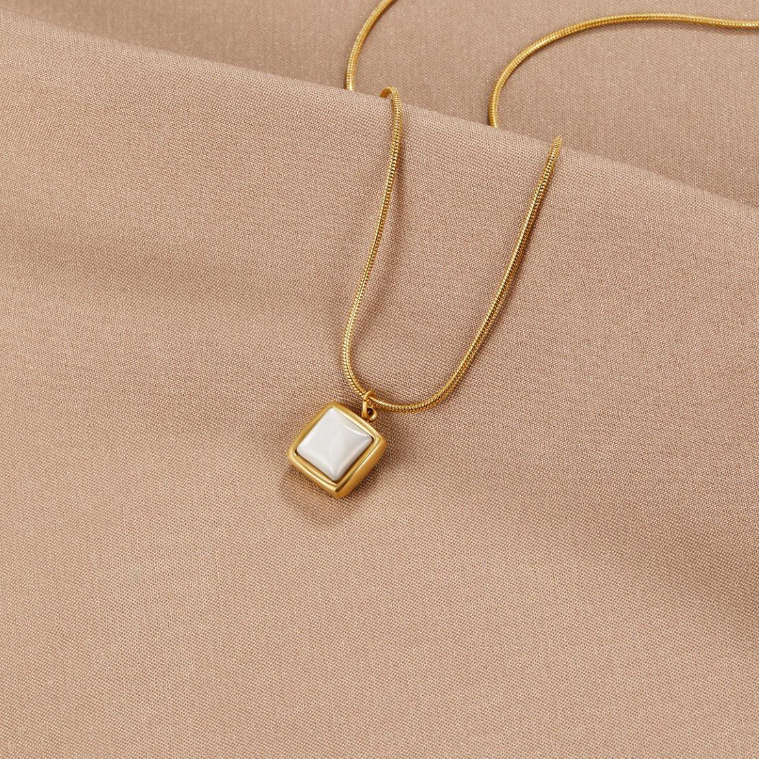 Riva Moonstone Pendant Necklace - Image 4