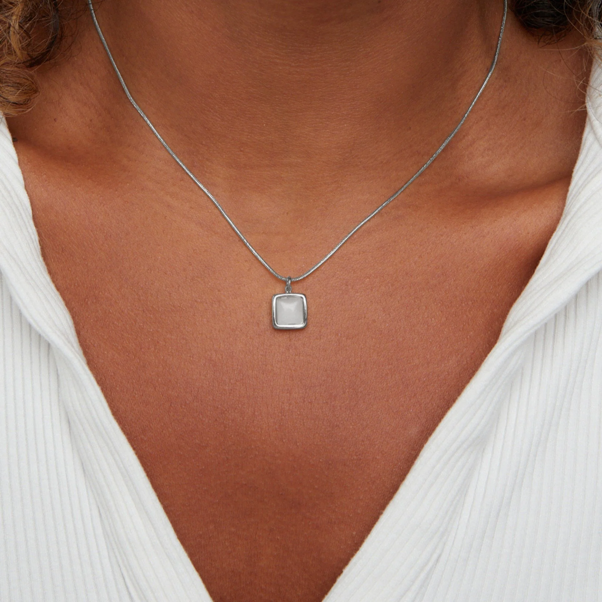 Riva Moonstone Pendant Necklace - Image 2