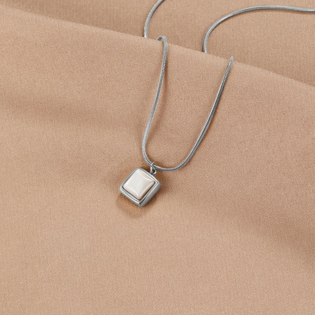Riva Moonstone Pendant Necklace - Image 3