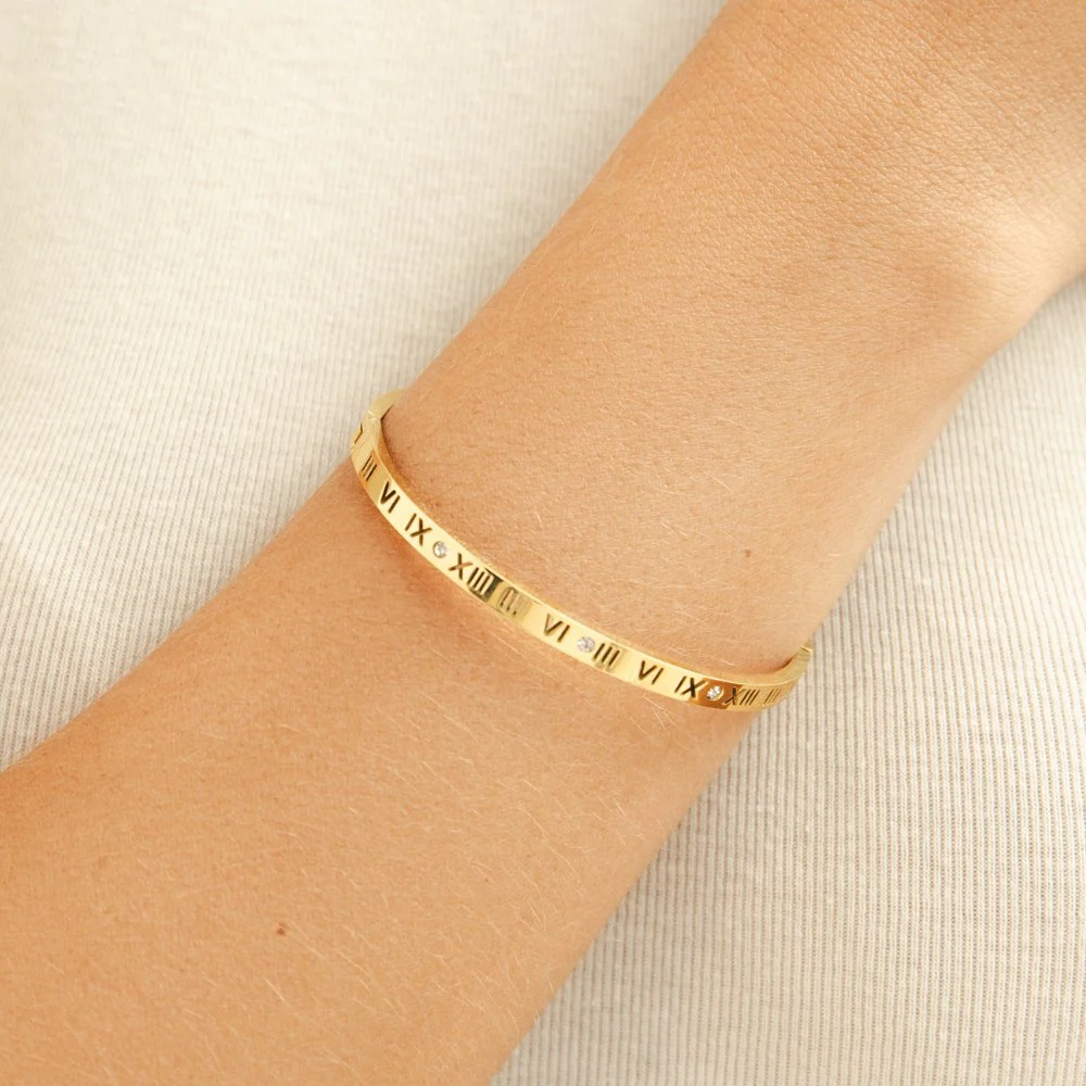 Roman 18K Gold Bangle - Image 5