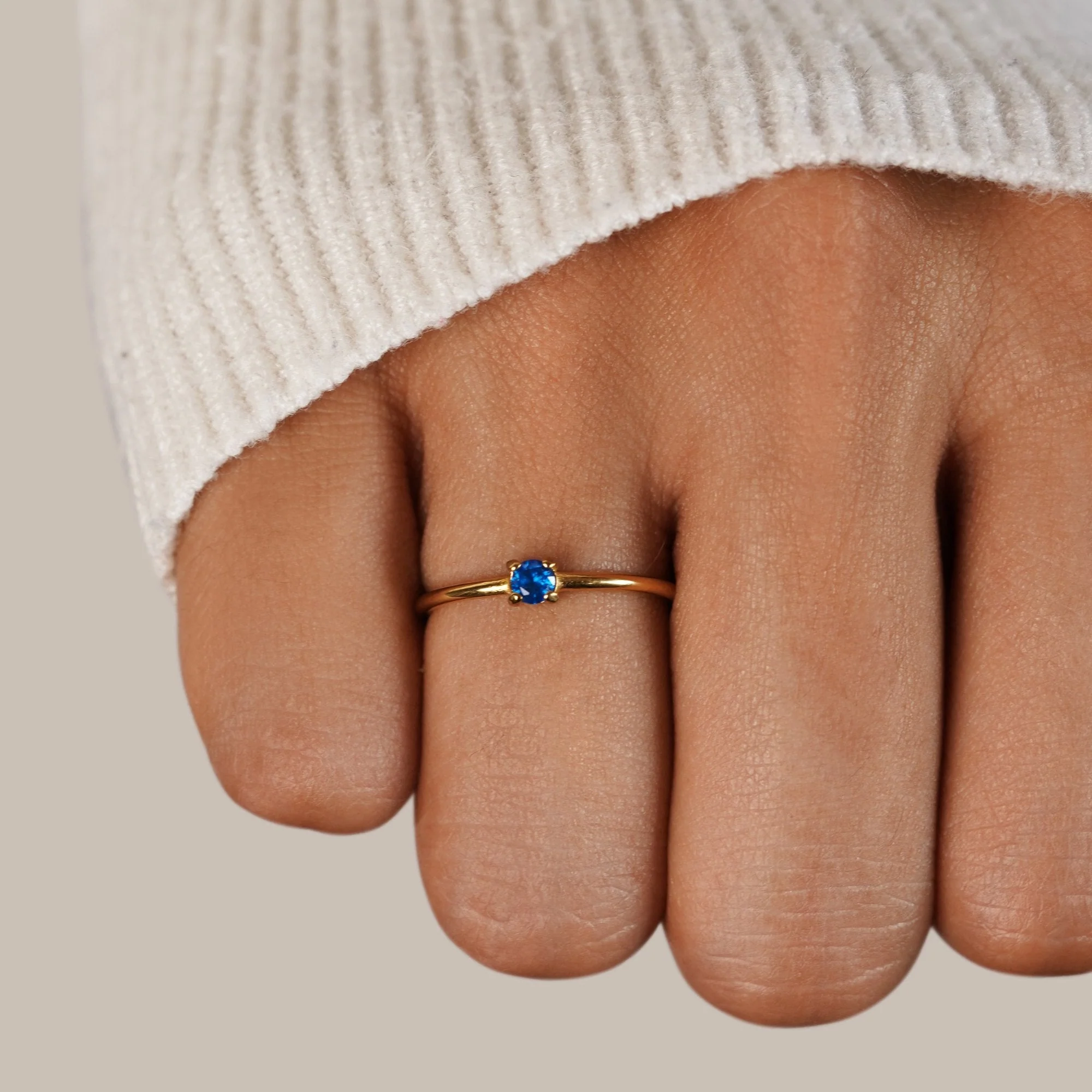 September Birthstone 18K Gold Ring - Image 2