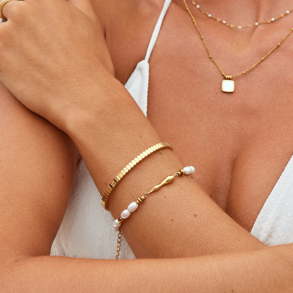 Tara Gold Bangle - Image 3