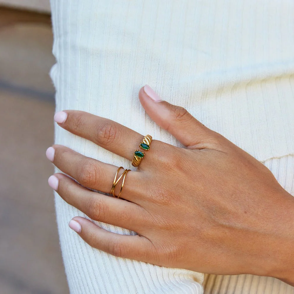 Tara Vintage Emerald Ring - Image 2