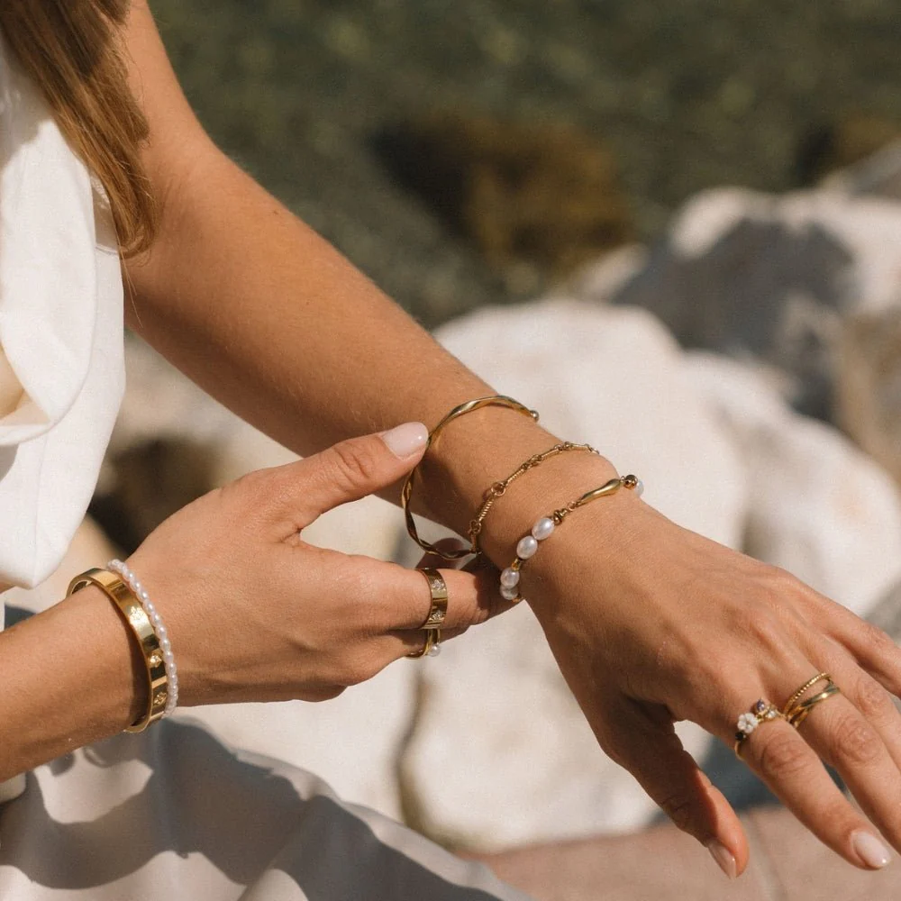 Twisted Imari Gold Bangle - Image 7