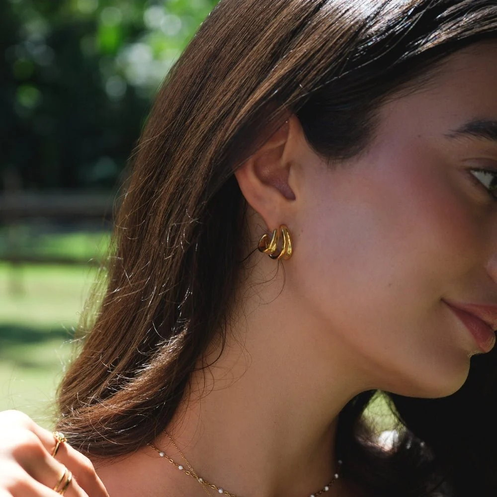 Twisted Ivana Hoop Earrings - Image 4