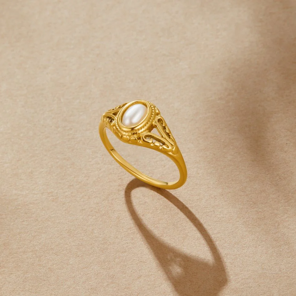 Vintage Royal Pearl Ring - Image 4
