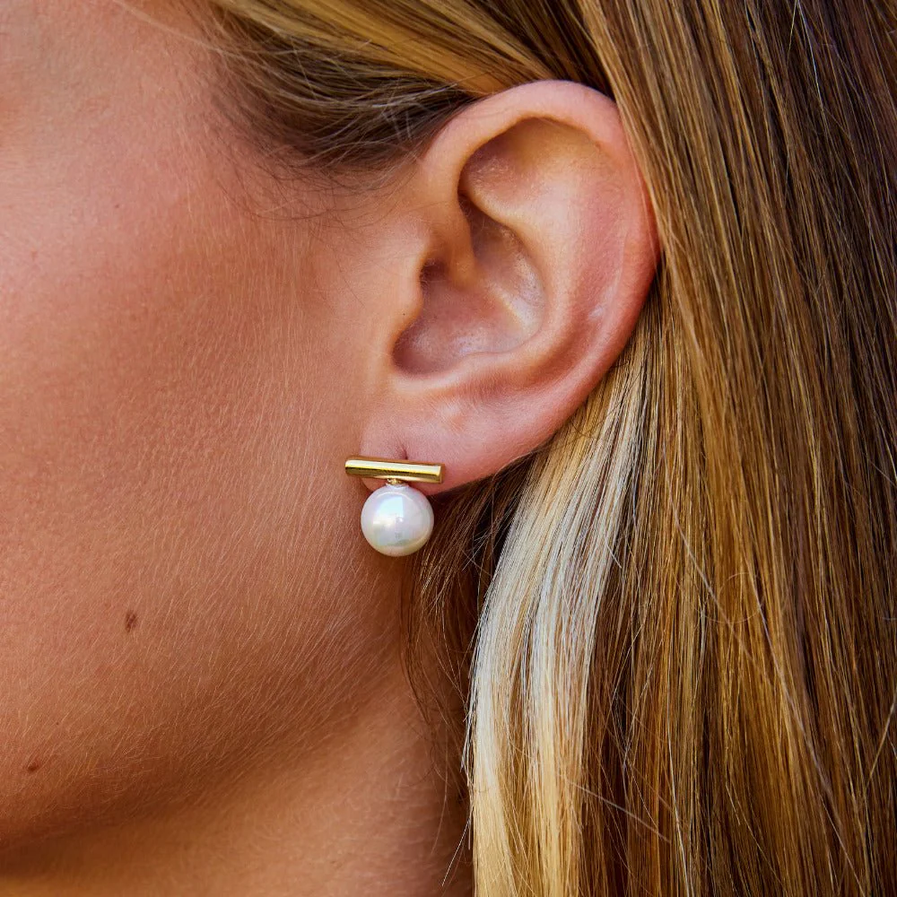 Yuna Pearl Stud Earrings - Image 2